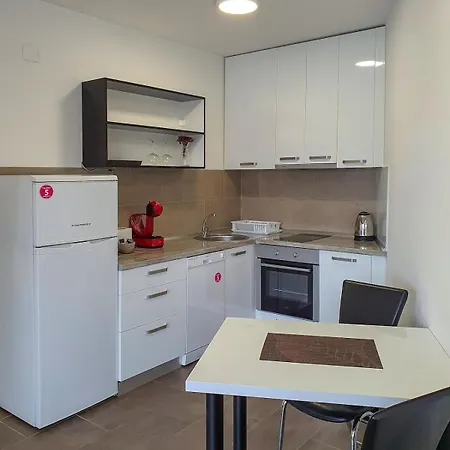 New Business Apt11 Center *